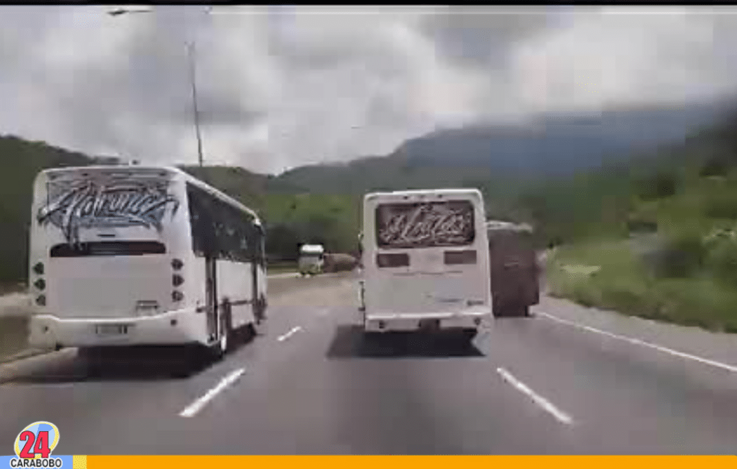 Autobuseros picando en la autopista