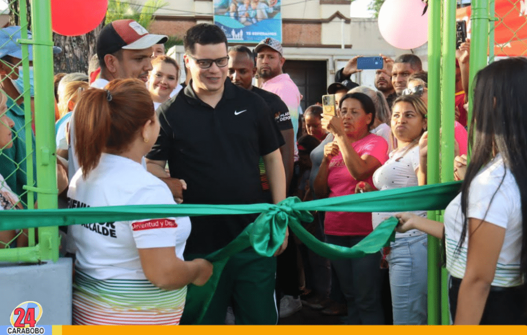 Julio Fuenmayor reinauguró cancha