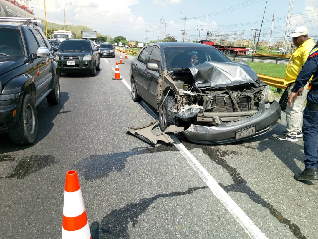 Lesionados en accidente en la Autopista del Este - Lesionados en accidente en la Autopista del Este