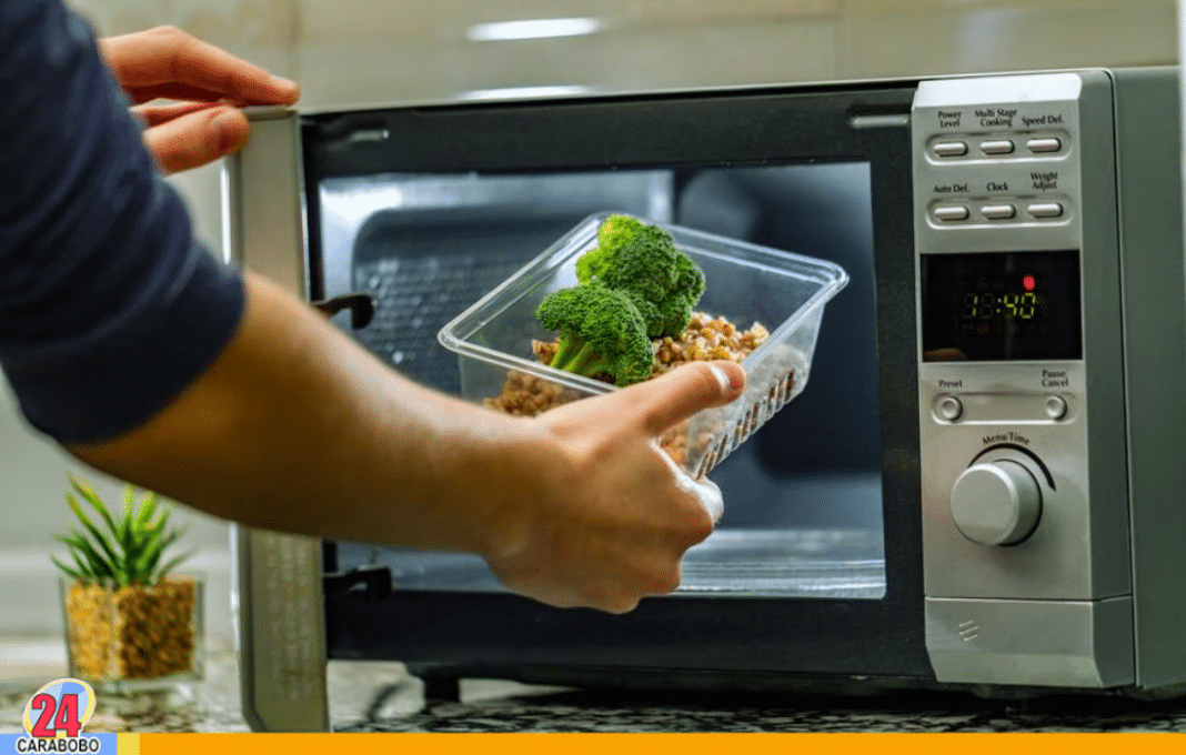 cuatro alimentos que no debes meter al microondas