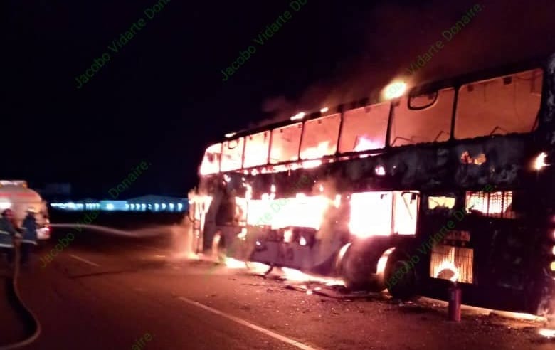 Autobús se incendió en la ARC - Autobús se incendió en la ARC