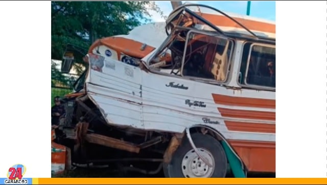 Autobús chocó en Los Guayos - Autobús chocó en Los Guayos