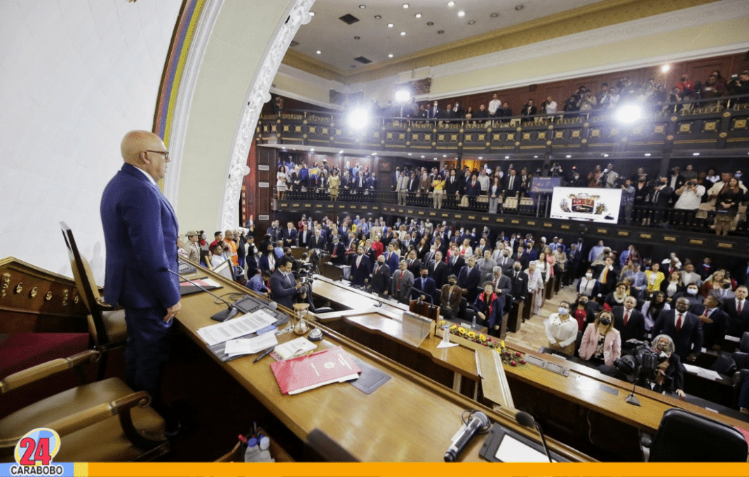Nicolás Maduro felicita nueva directiva AN