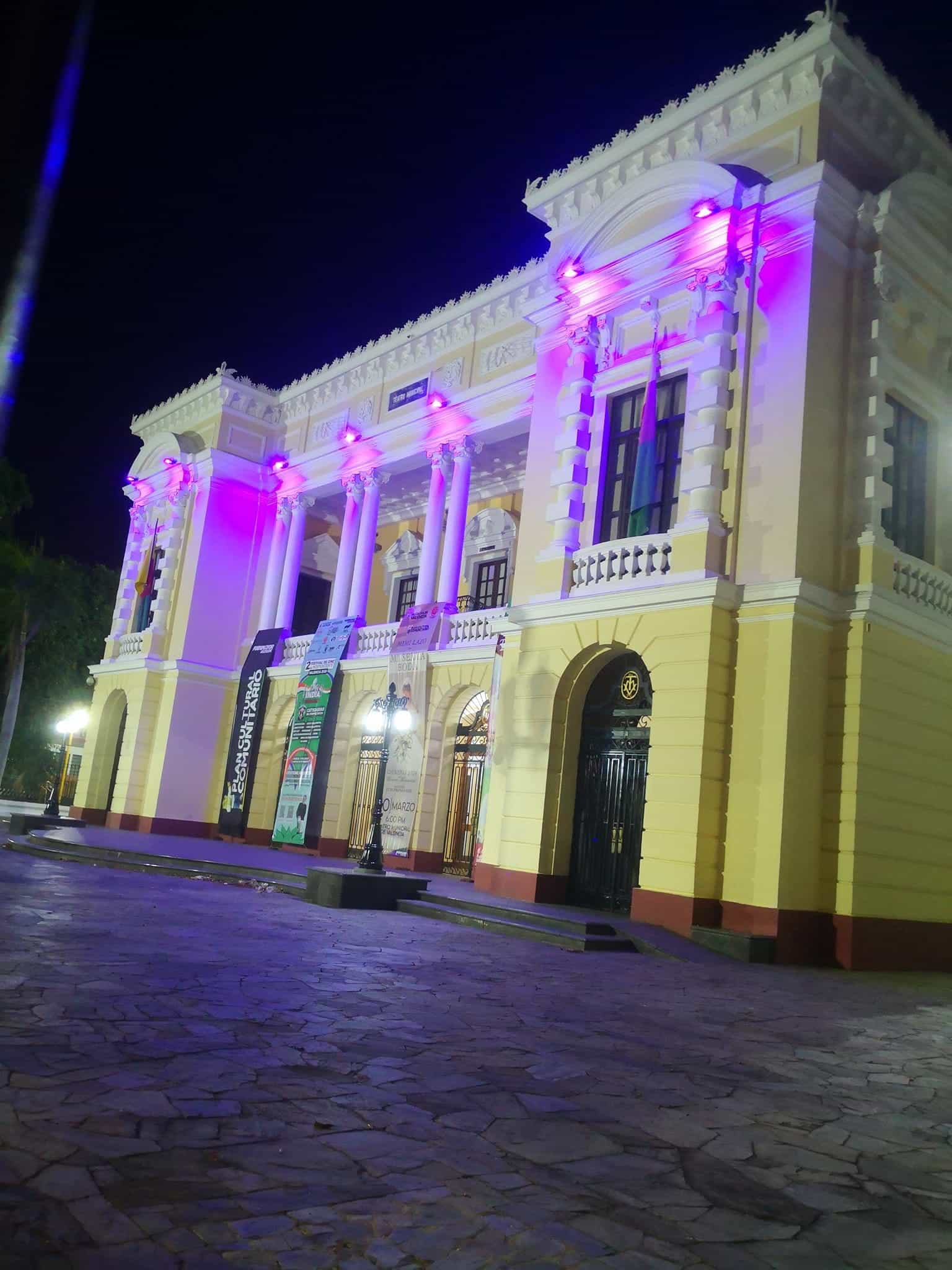 Teatro Municipal y Plaza Sucre - Teatro Municipal y Plaza Sucre