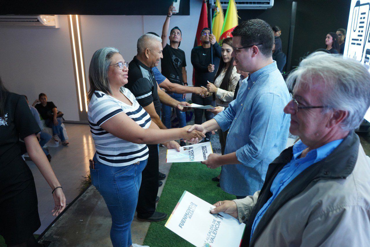 Alcalde Fuenmayor entregó Licencias de Actividades Económicas