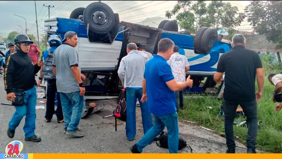 Volcamiento de autobús en la Autopista del Este - Volcamiento de autobús en la Autopista del este