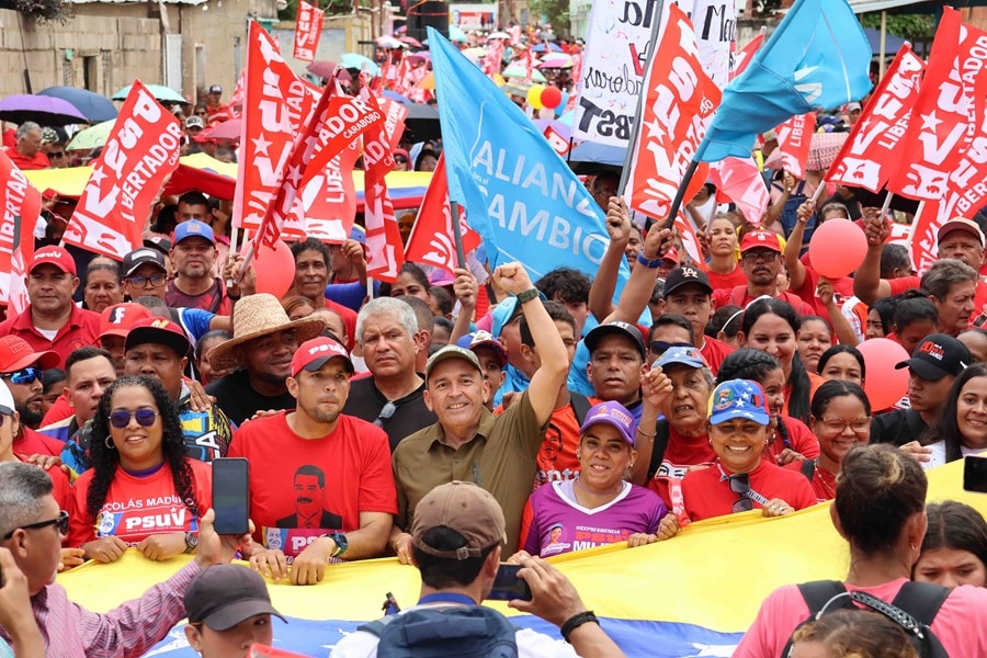 Nicolás Maduro - gran marea roja en tocuyito