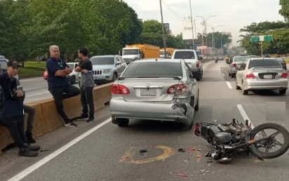 Dos accidentes con moto en la Autopista del Este