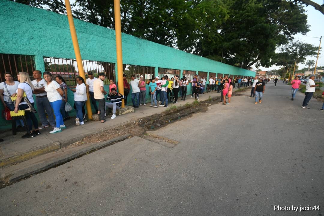 La gente salió a votar en Carabobo - La gente salió a votar en Carabobo