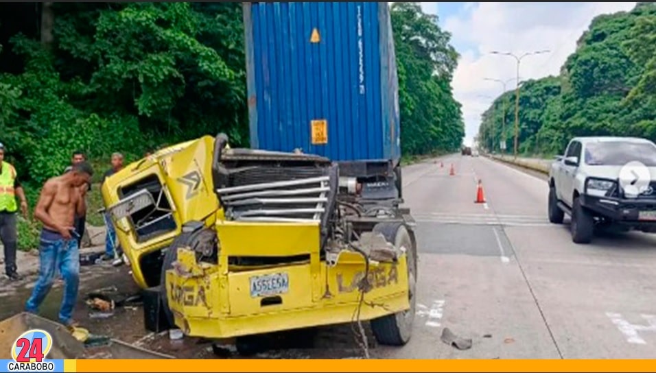 colisión de dos gandolas en la Autopista Valencia Puerto Cabello