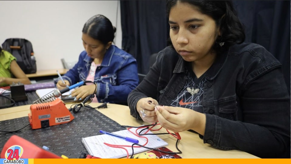 Fundamentos de Sistemas de Telecomunicaciones para mujeres