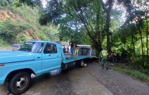 Accidente de camión en la AVPC dejó dos lesionados