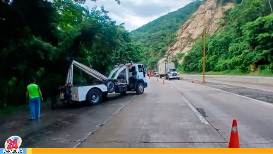 Accidente de camión en la AVPC dejó dos lesionados