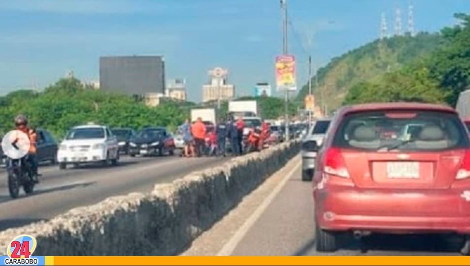 accidente frente al cc metrópolis