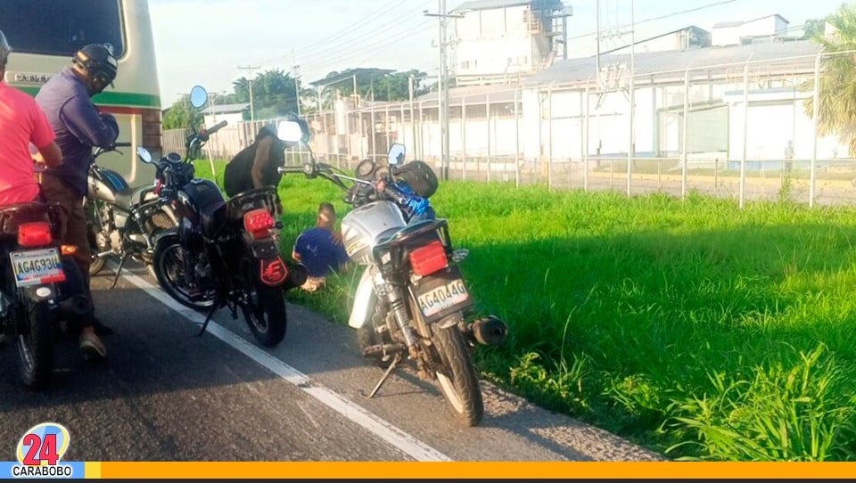 Choque entre moto y buseta