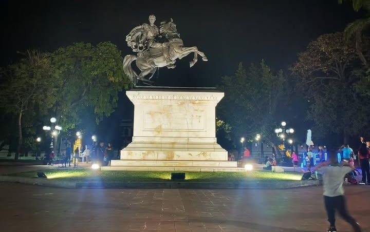 Plaza Bolívar en Maracay en diciembre