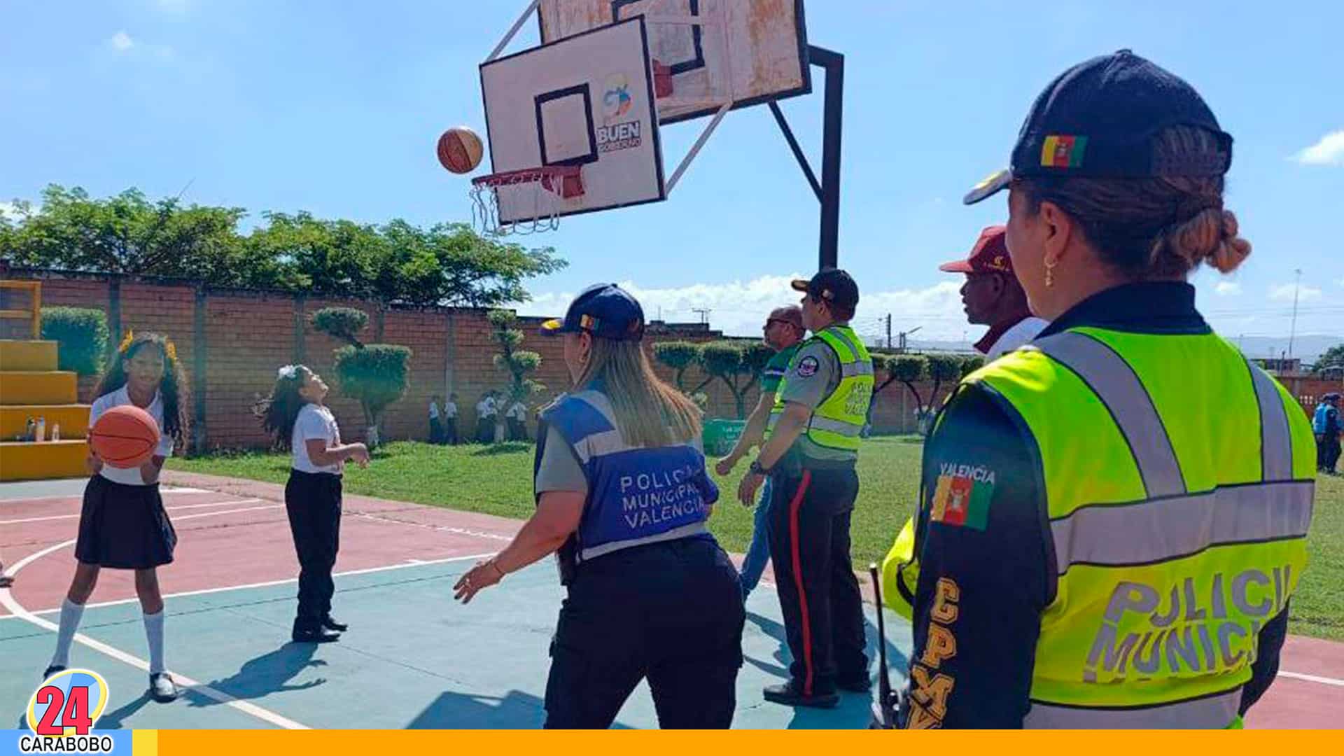 El Policía Va a la Escuela