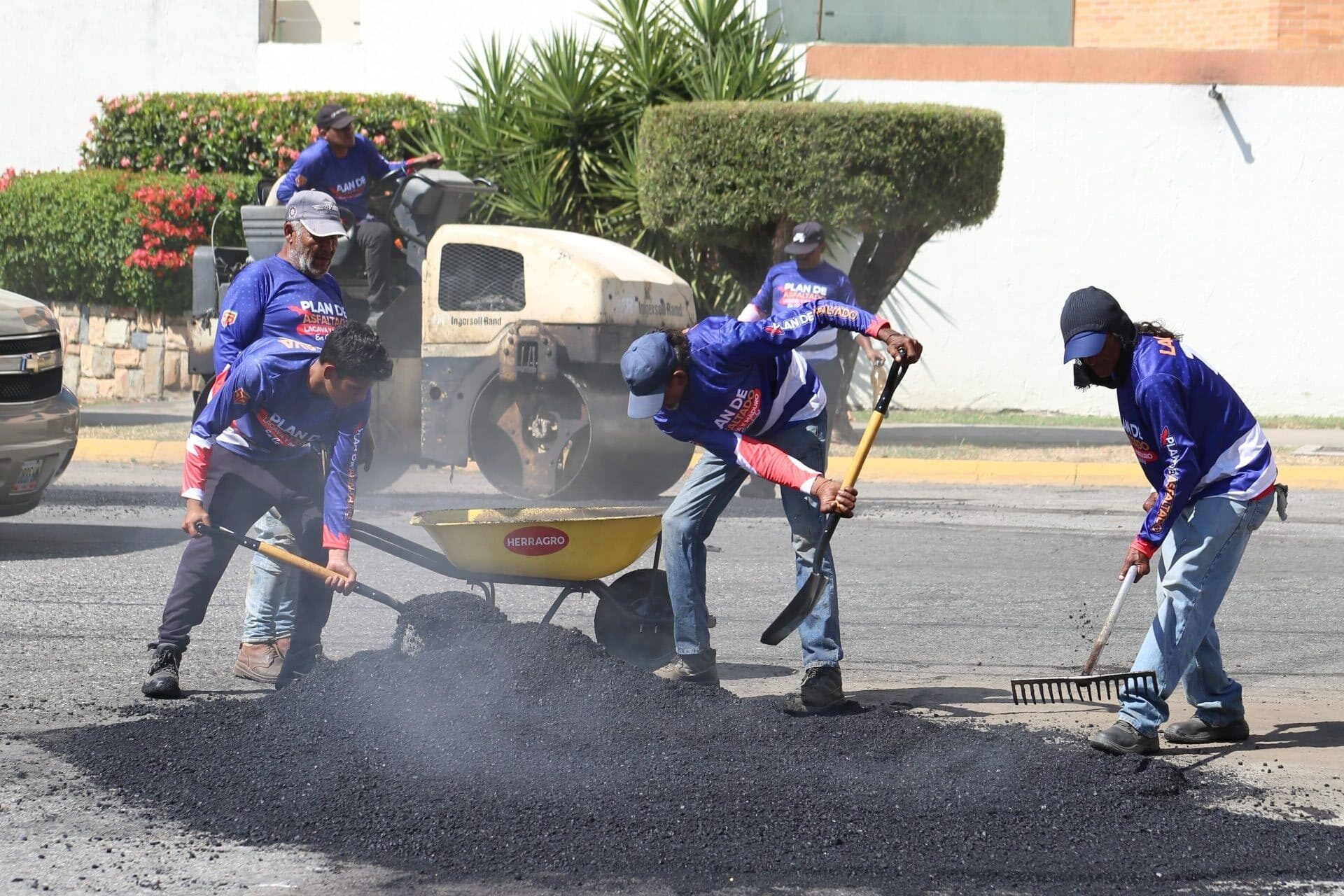 Labores de bacheo en Mañongo