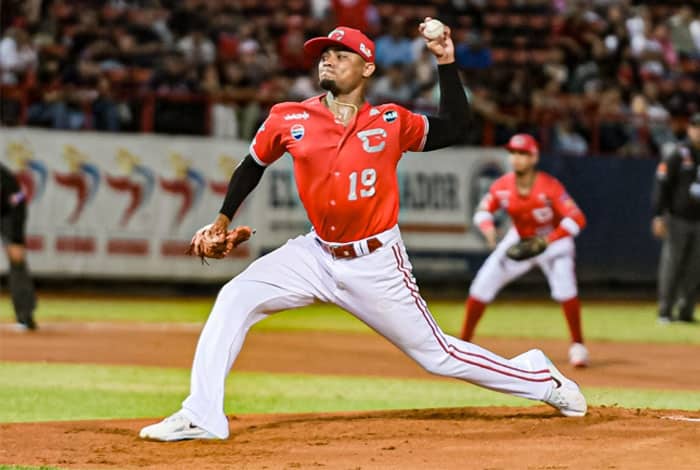 Cardenales busca el título