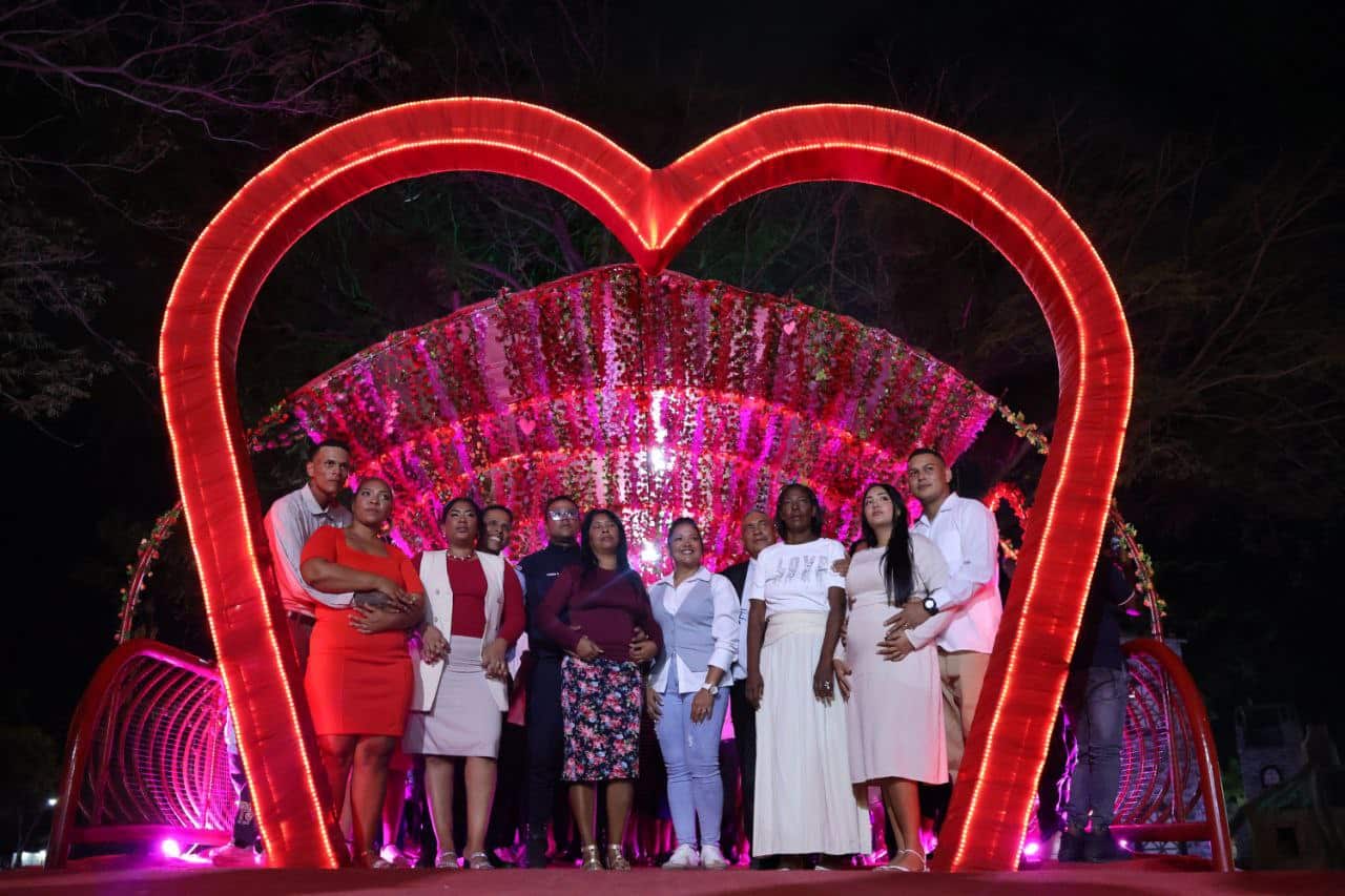 Boda colectiva en Parque Draculandia