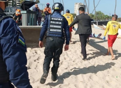 cadáver de una mujer en playa de Lechería