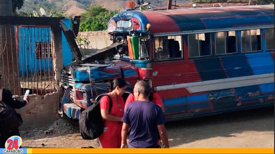 Choque de autobús y moto en la Carretera Nacional Güigüe