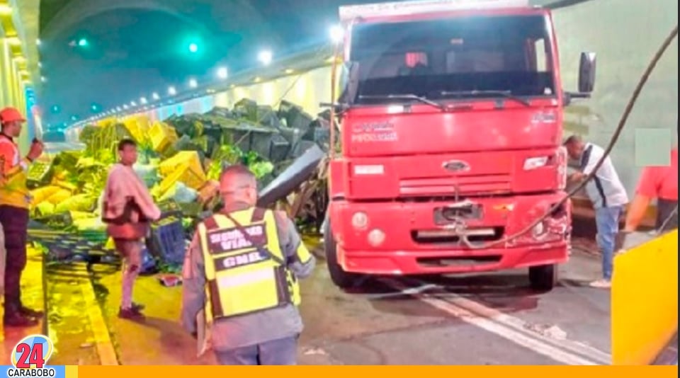 Vuelco de vehículo pesado en el Túnel de La Cabrera