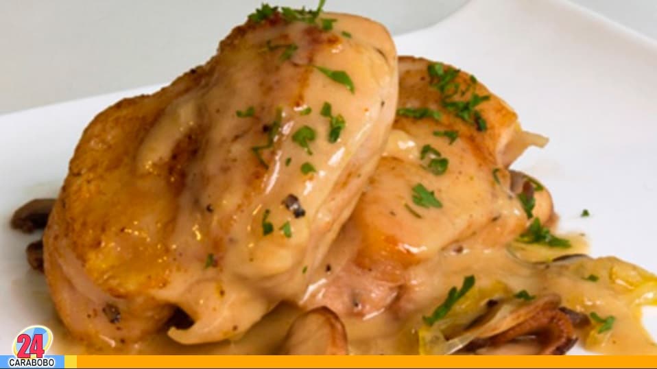 Pollo en salsa alemana