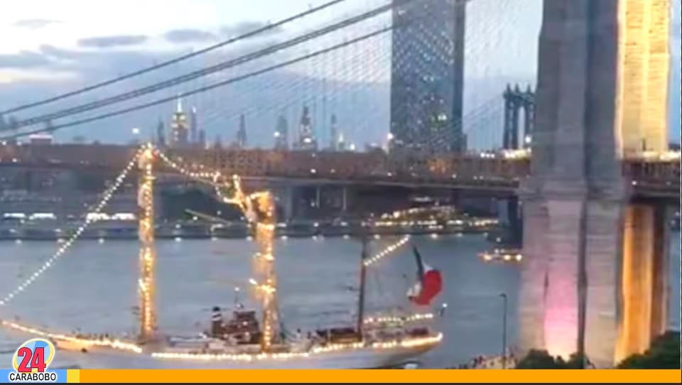 Buque escuela Cuauhtémoc chocó contra el puente Brooklyn