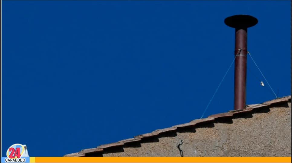 Chimenea de la fumata blanca