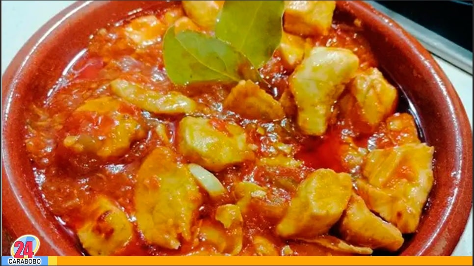 pechugas de pollo en salsa de tomate