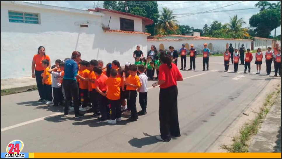 Simulacro de desalojo en la UE Colegio Bolivariano en Libertador