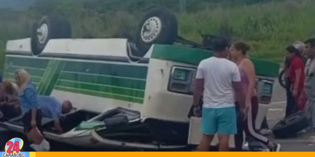 Camioneta pasajeros volcó Autopista Charallave-Ocumare