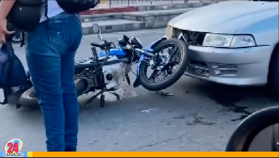 Colisión entre moto y vehículo