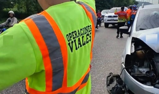 Atento en la Autopista del Este