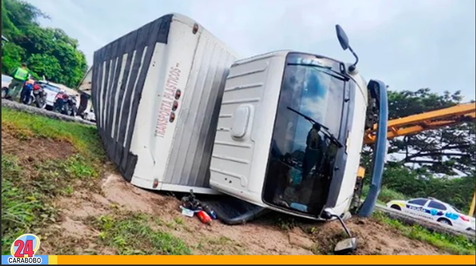 Volcamiento de camión en la Autopista Valencia