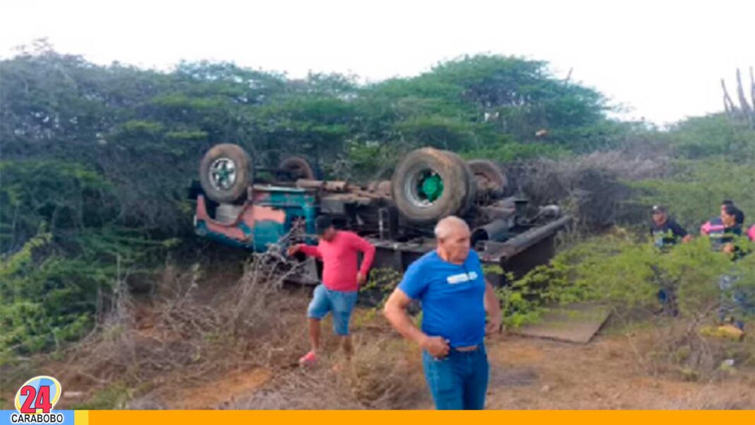 Colisión entre dos volteos en Falcón