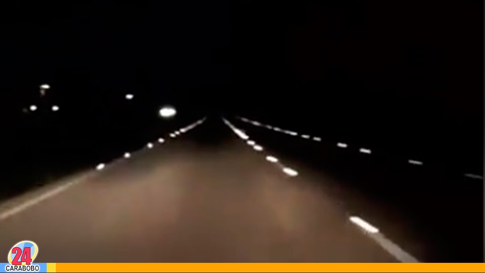 El viejo del faro en la Autopista Regional del Centro