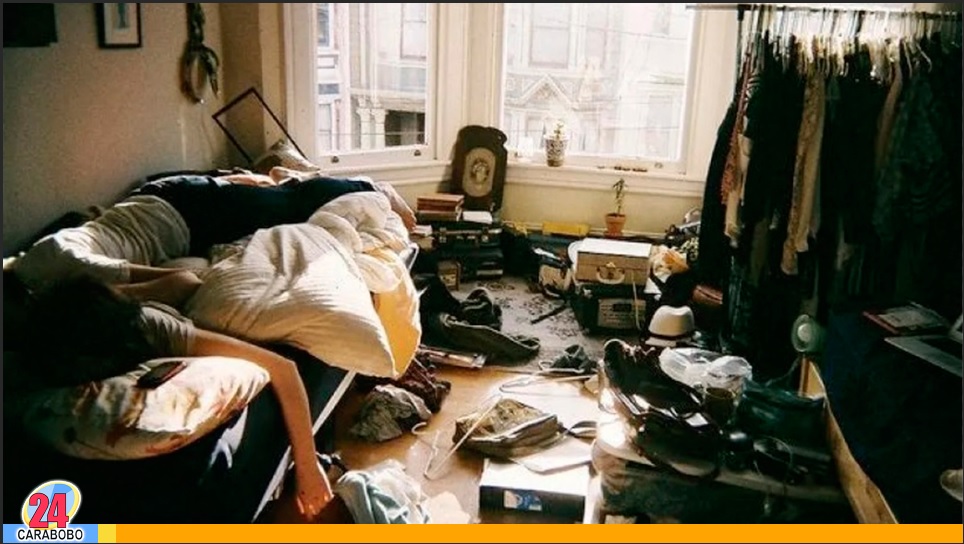 tener el cuarto desordenado