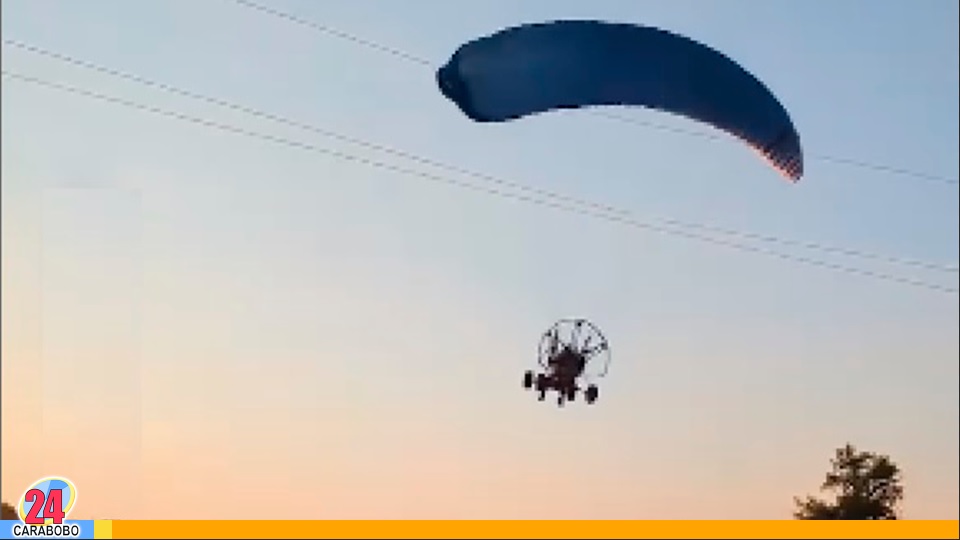 Venía en parapente