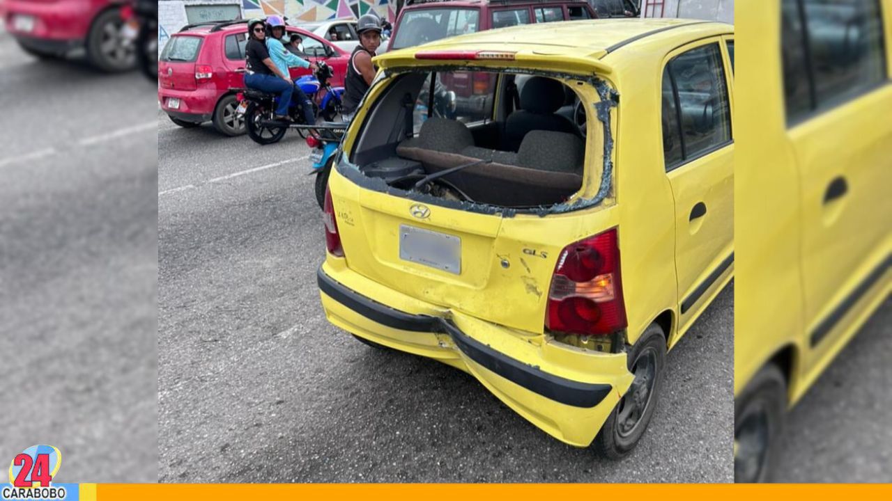 Choque entre vehículo y motocicleta deja dos lesionados