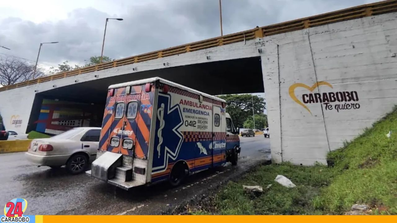 Encunetamiento de un vehículo de carga en Naguanagua (+FOTOS)