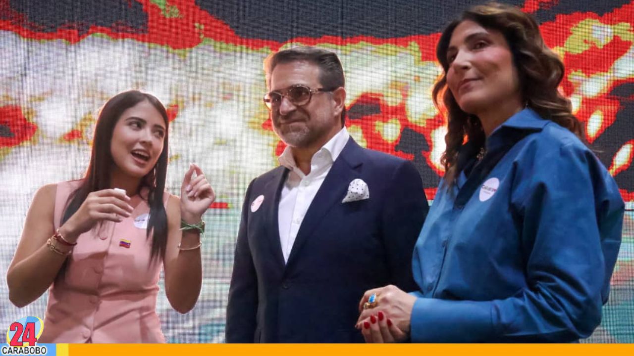Gobernador Lacava y Daniela Cabello