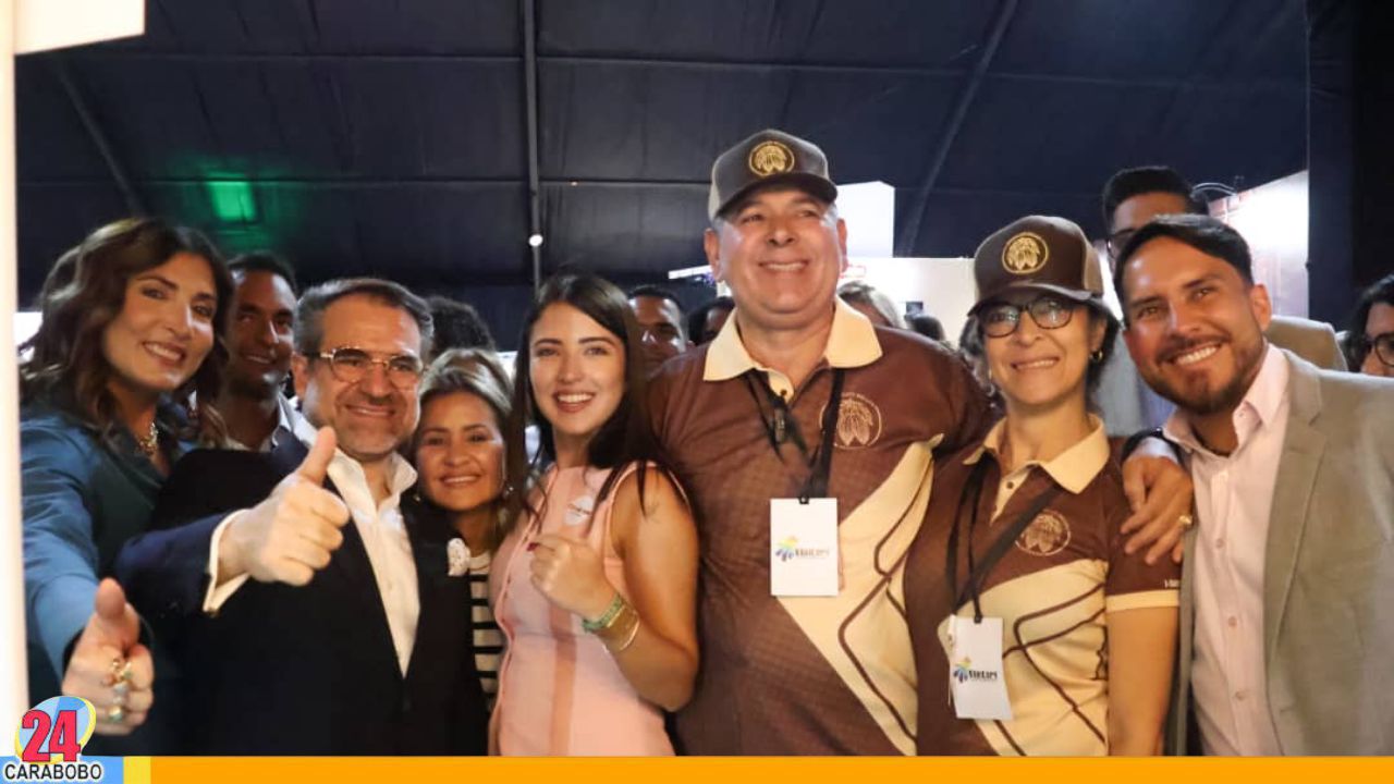 Gobernador Lacava y Daniela Cabello