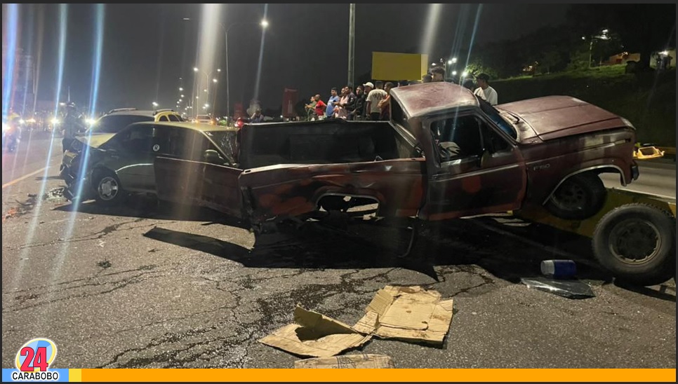 Colisión de tres vehículos en la pasarela de La Adobera
