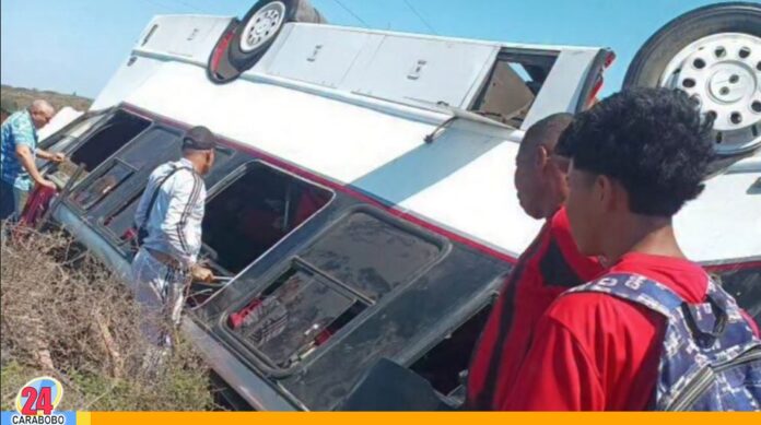 volcamiento de un autobús en la Carretera Coro Punto Fijo