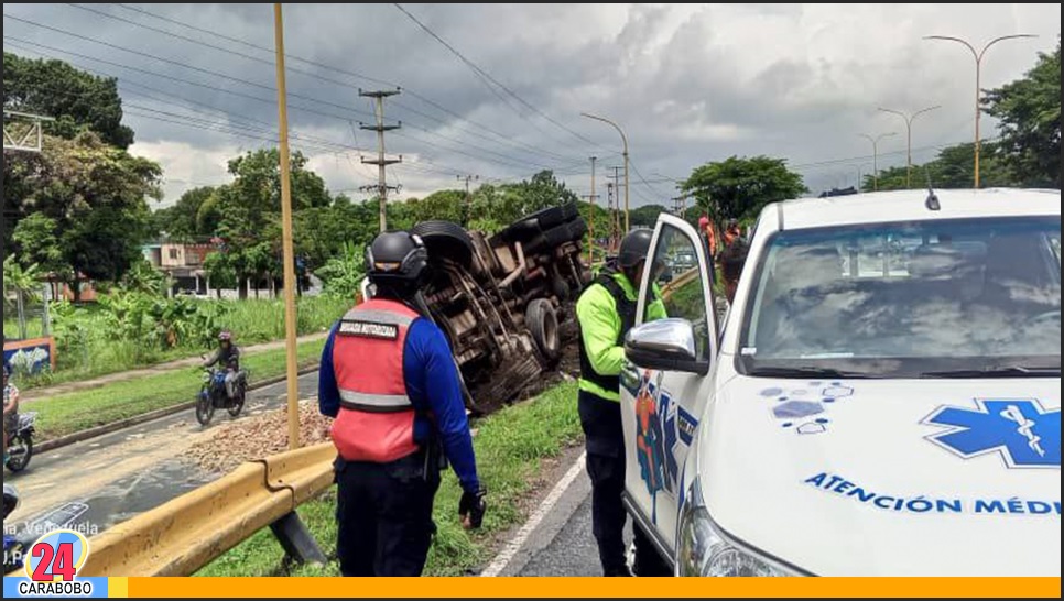 Camión volcó en la Autopista Valencia Campo Carabobo