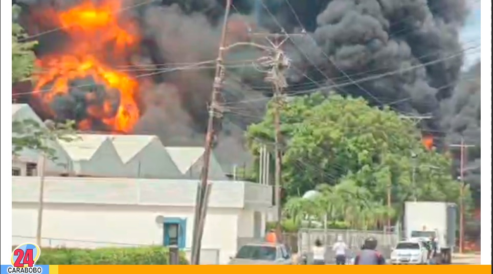 incendio en galpones en Paraparal
