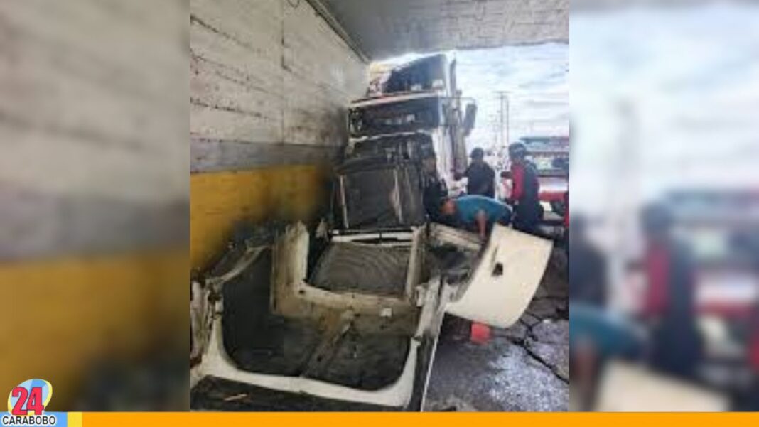 Un herido dejó choque de gandola contra el puente de la ARC