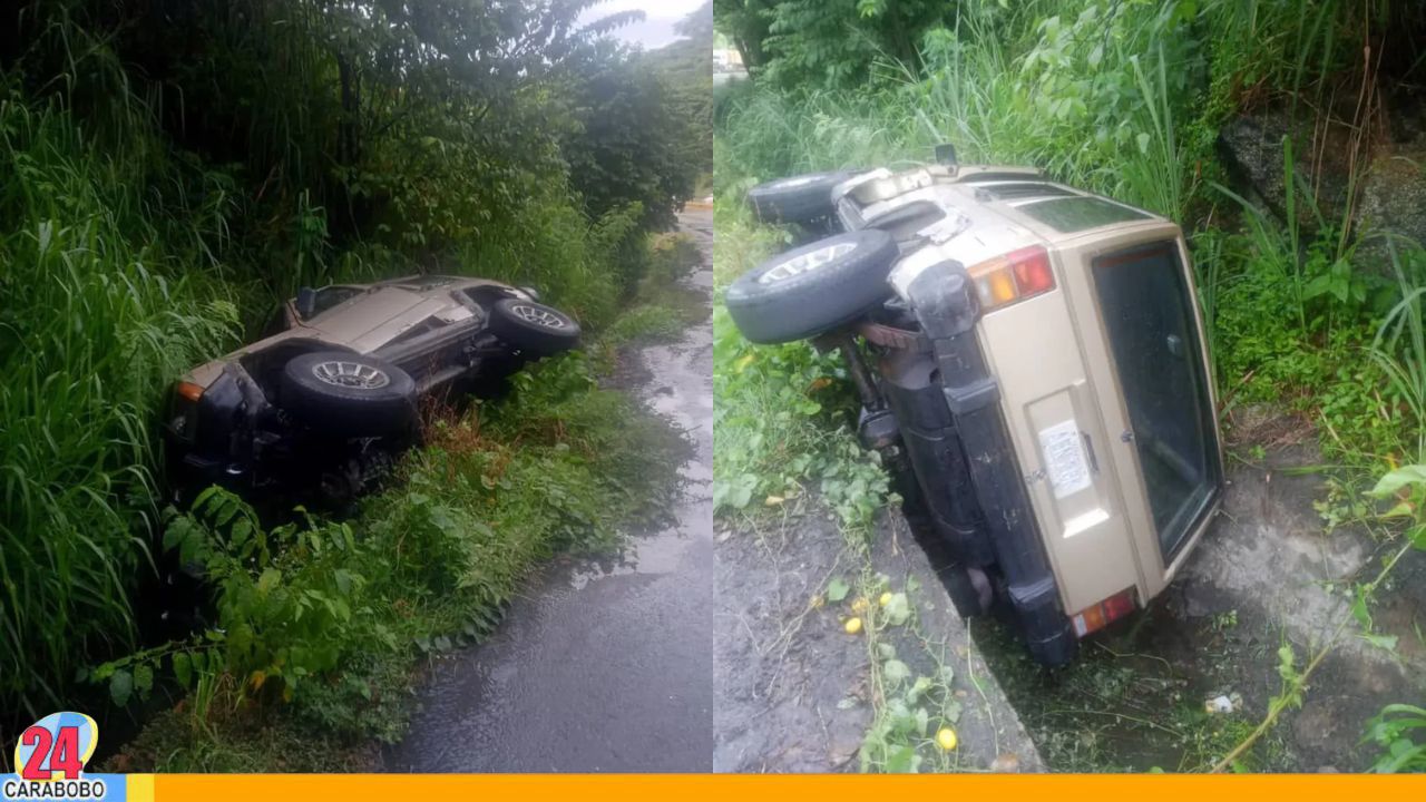 Volcamiento de vehículo hacia canal de aguas pluviales